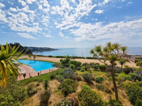 Vista al mar, acceso a la playa y jardín enorme